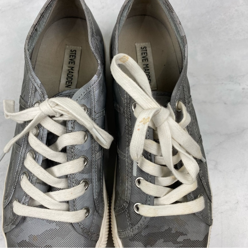 Steve Madden: Emmi Reflective Camo Platform Sneakers Full Lace Up Shoes Size 10 - Picture 3 of 8